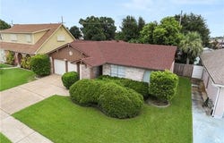 553 BROOKMEADE Boulevard, Gretna, LA 70056