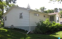 510 Sunset Dr, Dell Rapids, SD 57022