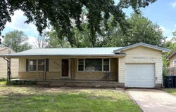 815 S Audrey Dr, El Dorado, KS 67042