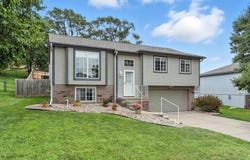 1101 Marshall Circle, Papillion, NE 68046