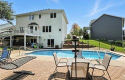 1784 Valley Ridge Place, Chanhassen, MN 55317