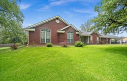 306 Brentwood Dr, Athens, TX 75751