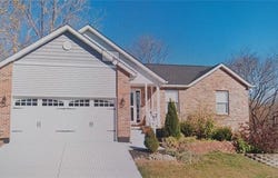 71 Hillsborough Avenue, Glen Carbon, IL 62034