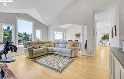 7075 Elverton Dr, Oakland, CA 94611