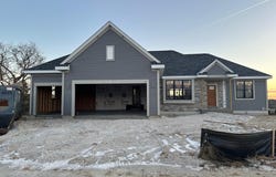 801 Panorama Dr, Waukesha, WI 53188