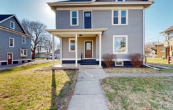 107 S LENA ST, Holstein, IA 51025