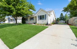 302 W 18th Place, Indianola, IA 50125