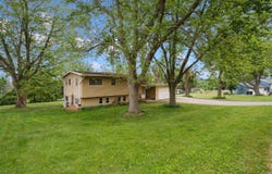 331 Lake View Dr NE, Solon, IA 52333