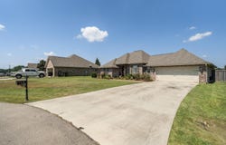 25 E Cherry St, Sumrall, MS 39482