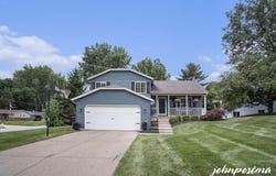 4318 Castle Drive SE, Grand Rapids, MI 49546