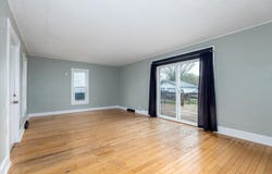 215 W Des Moines Street, Brooklyn, IA 52211