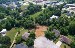 606 Oak Leaf Court, Nixa, MO 65714