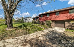 10 Laurel Brook Drive, Hendersonville, NC 28792