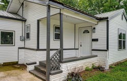 12 E Hawthorne Street, Aurora, MO 65605