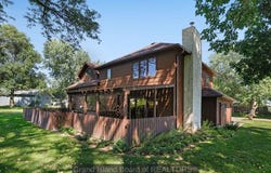 538 Ravenwood Ct, Grand Island, NE 68801
