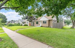 1497 Western Avenue N, Saint Paul, MN 55117