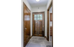 908 S 38th Avenue, Omaha, NE 68105
