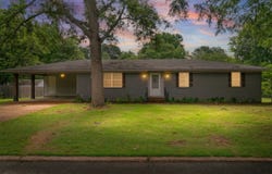 8 Susan Dr, Searcy, AR 72143