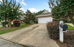 313 Sweetwater Ln., Hattiesburg, MS 39402