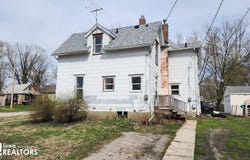 231-233 8th Street SE, Mason City, IA 50401