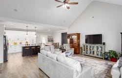 1214 Glendora Ave, Tuscumbia, AL 35674