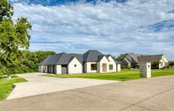 1044 Hidden Oaks Drive, Wills Point, TX 75169