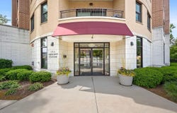 586 Crescent Boulevard, Glen Ellyn, IL 60137
