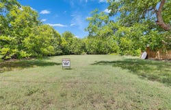 900 Trinity ST E, Lockhart, TX 78644