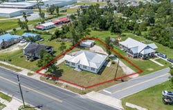 73 Latimer St, Hazlehurst, GA 31539