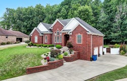 9007 Hi View Ln, Louisville, KY 40272