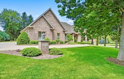 2930 S TELEMARK Circle, GREEN BAY, WI 54313