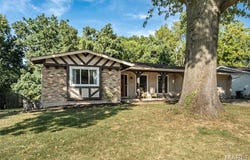 21 San Carlos Drive, St Charles, MO 63303