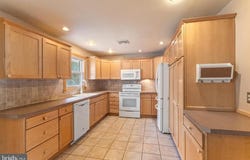 7 WALTON DRIVE, NEW HOPE, PA 18938