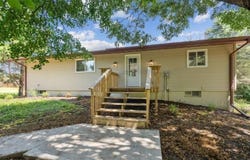 113 Island View Drive, Waverly, IA 50677