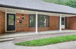 208 Oxford Lane, Lee's Summit, MO 64063