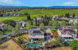 2121 Bluffs Dr, Livermore, CA 94551