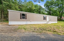 213 Main Hill Rd, Karns City, PA 16041