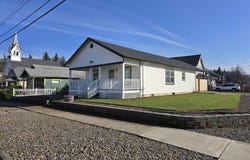 302 Jersey St, Silverton, OR 97381-1735