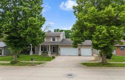900 Knollwood Lane, Mason City, IA 50401