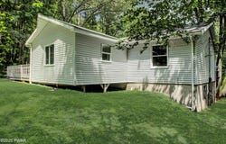 426 Whippoorwill Drive, Bushkill, PA 18324