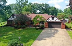 521 E Pine Street, Grove City Boro, PA 16127