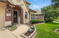 1100 Stampede Drive, Aubrey, TX 76227