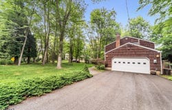 84 Briarwood Ave, Norwood Boro, NJ 07648-2401