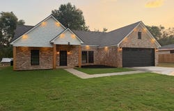 105 Huddleston Dr, Ripley, MS 38663