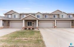 5400 S Cobblestone Pl, Sioux Falls, SD 57108