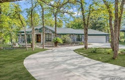 202 oak bend, La Vernia, TX 78121