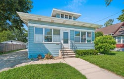 122 W 17TH Avenue, OSHKOSH, WI 54902