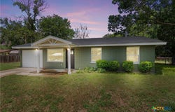 115 Sycamore Street, Luling, TX 78648