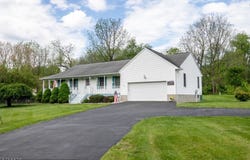 5 Carriage Ln, Hardyston Twp., NJ 07419-9635