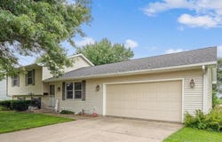 41 Williams Circle, Hills, IA 52235
